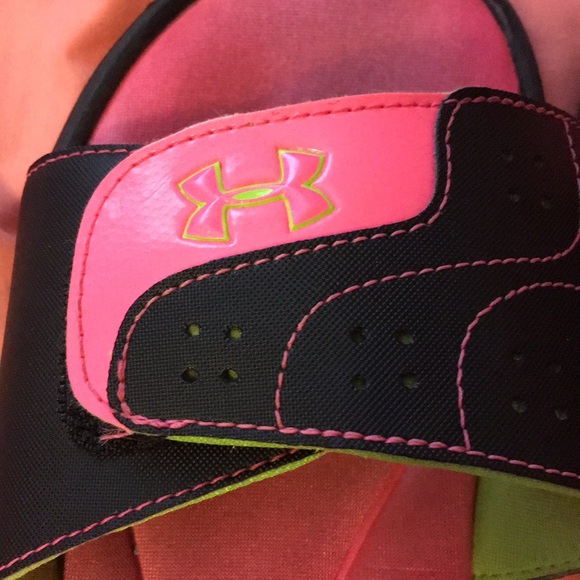Under Armor slides - Picture 3 of 4